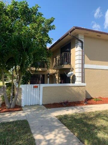 Great Location near Lawnwood Hospital, Doctor offices and Downtown Fort Pierce. Two bedroom Townhome with large open living room and kitchen. Nice open patio entrance.