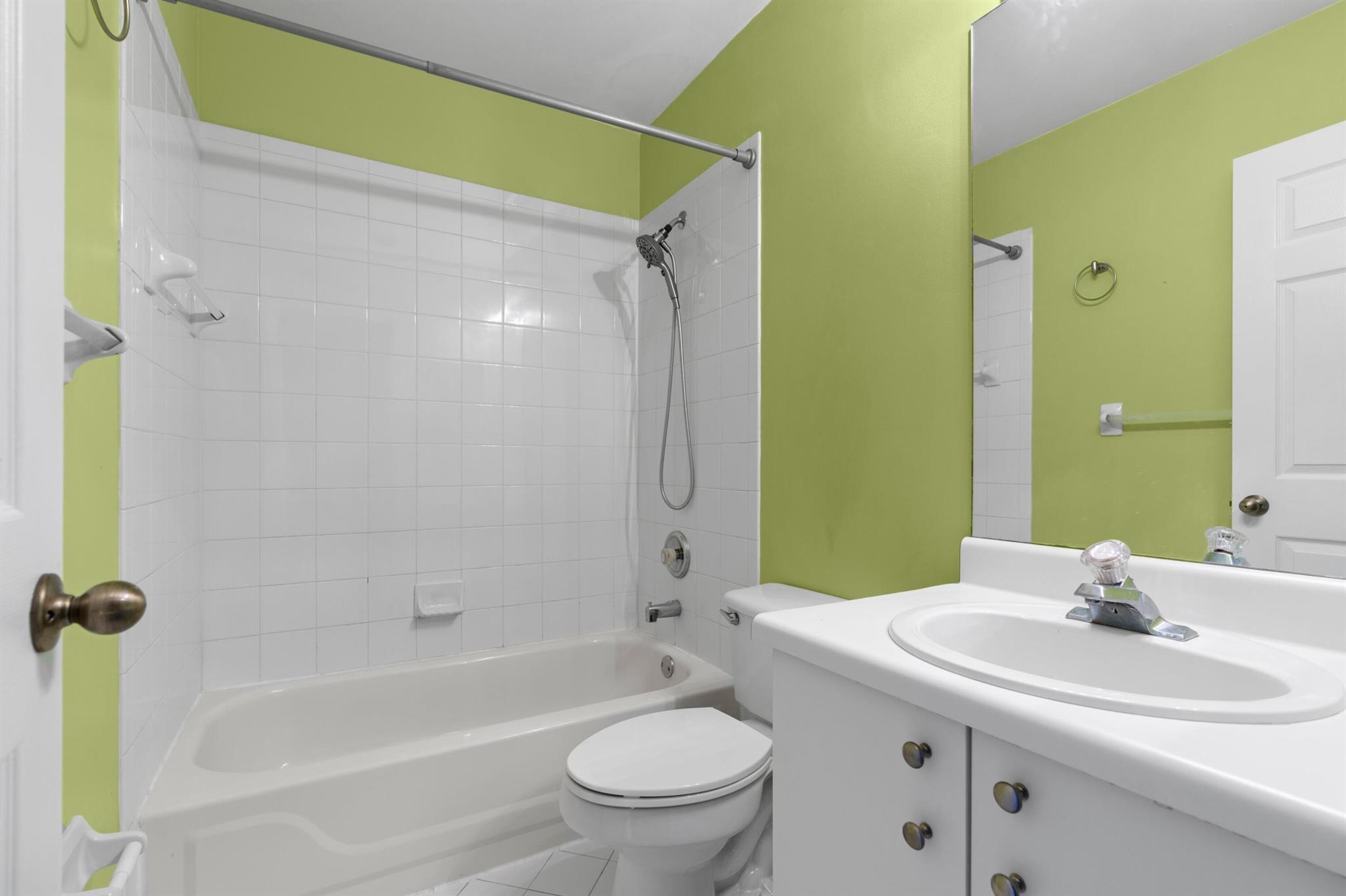 OLYMPIA & YORK RESIDENTIA - Residential Lease