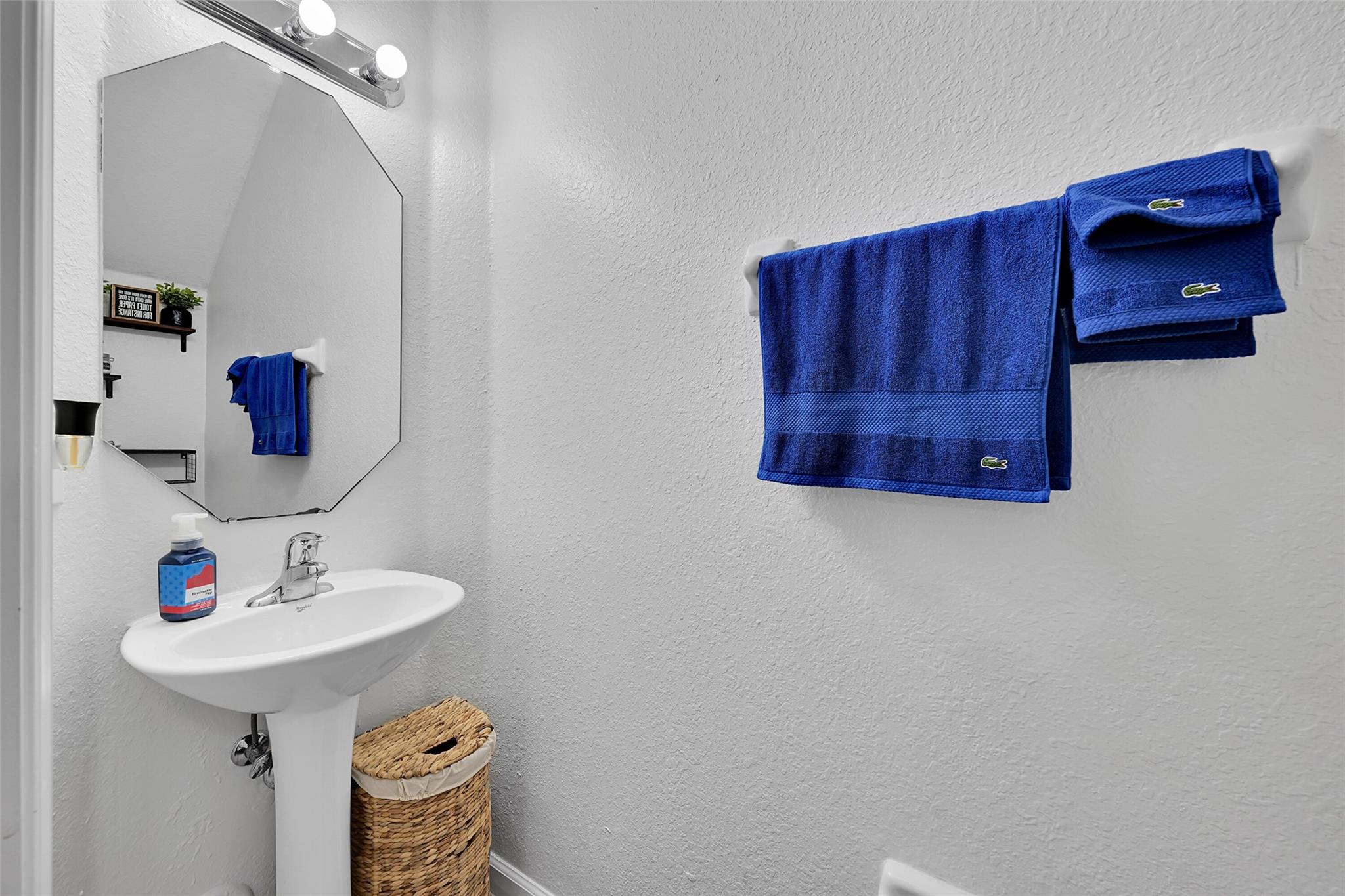 Aztec - Residential Lease