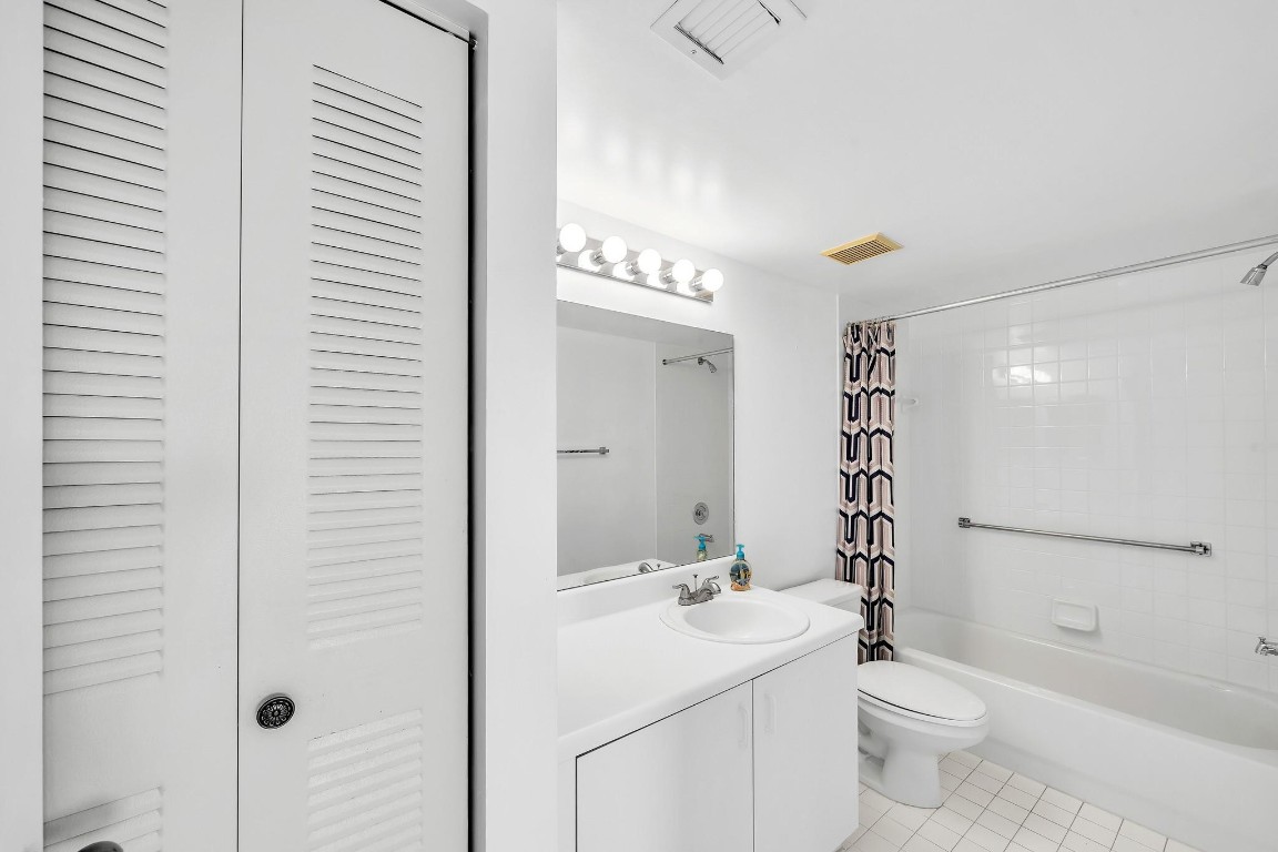 Kings Point Weldon Condo - Residential