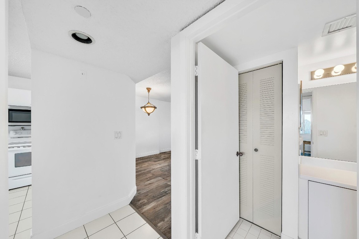 Kings Point Weldon Condo - Residential