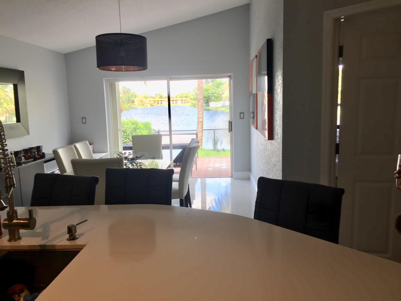 455 Lakeside Cir