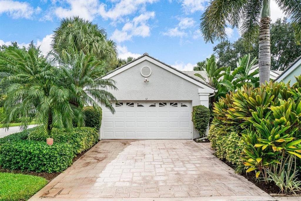 Photo of 32 Admirals Court, Palm Beach Gardens, FL 33418 (MLS # R10745965)