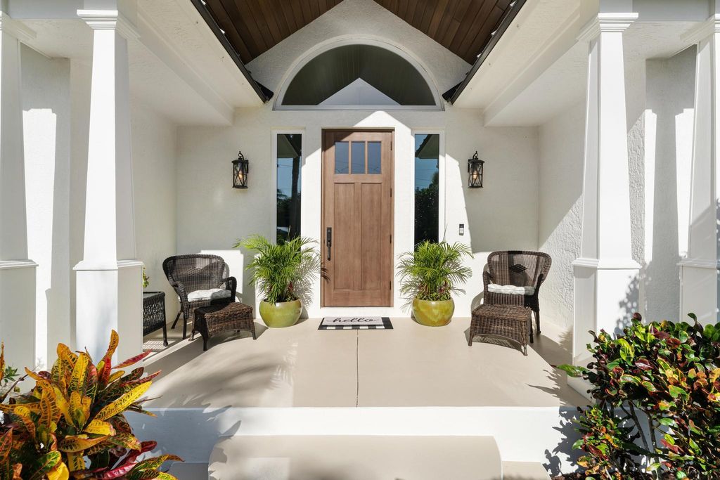 Photo of 324 SE Martin Avenue, Stuart, FL 34996 (MLS # R11119621)