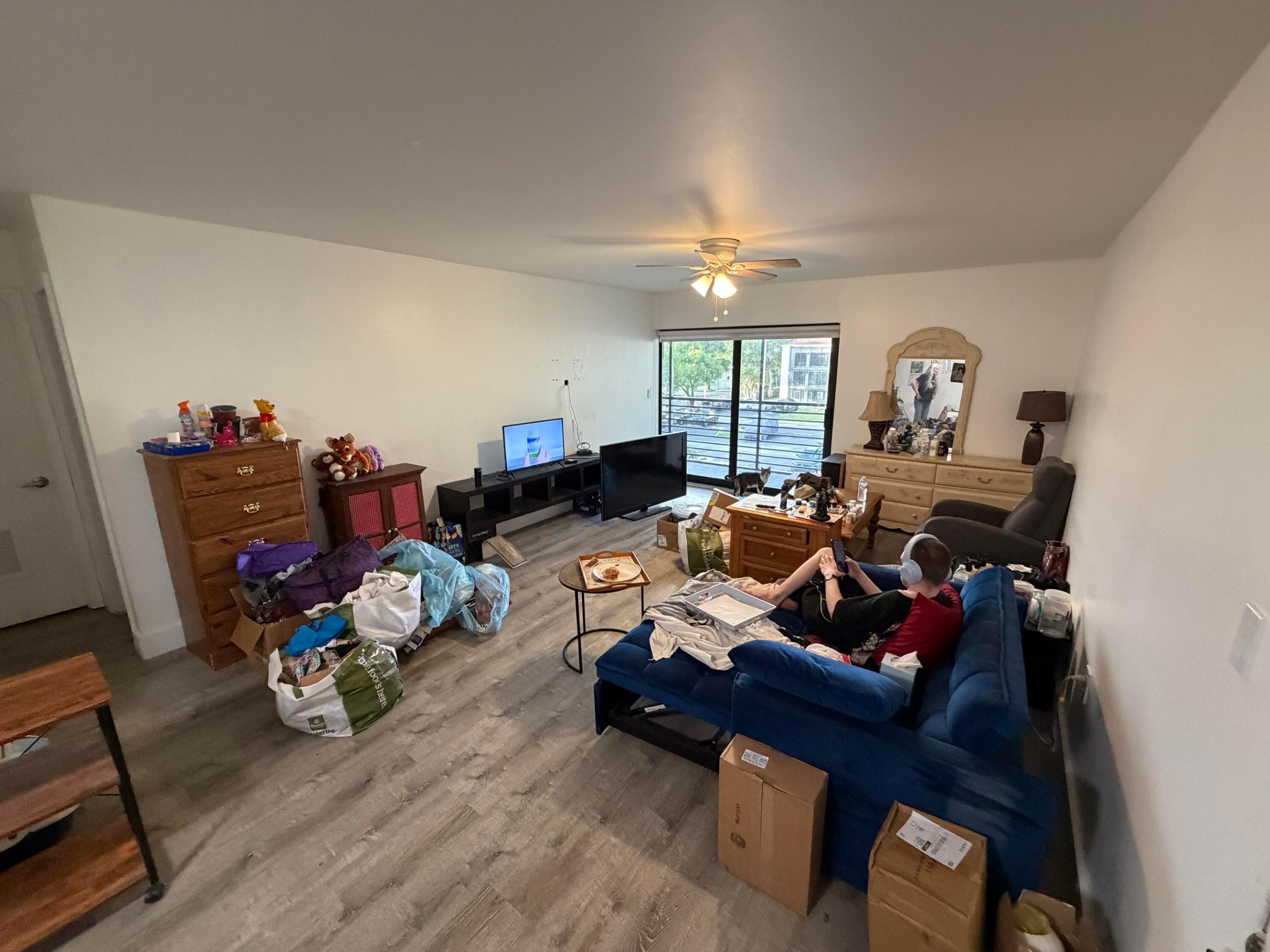EMERALD HILLS C C APTS CONDO - Residential