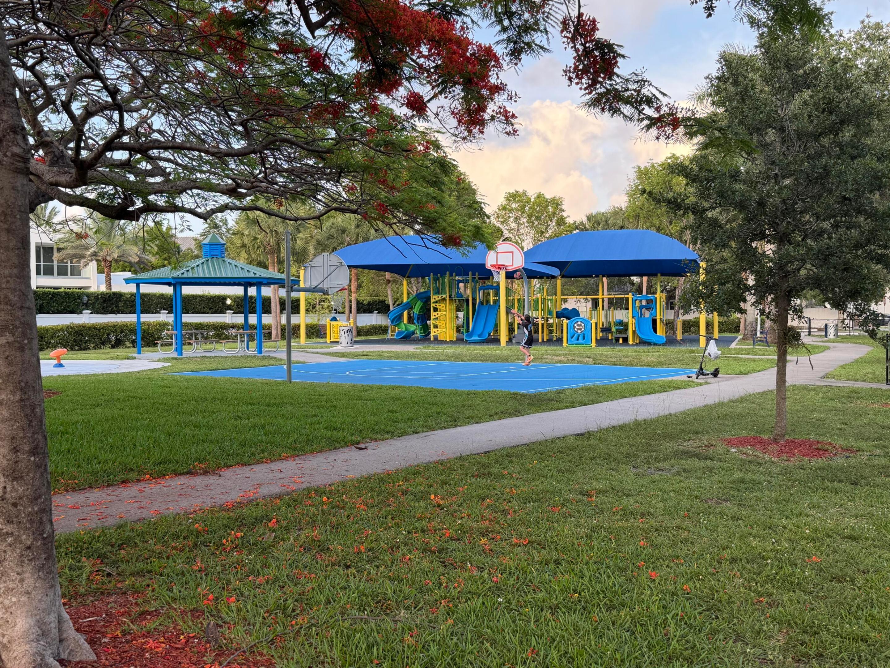 EMERALD HILLS C C APTS CONDO - Residential