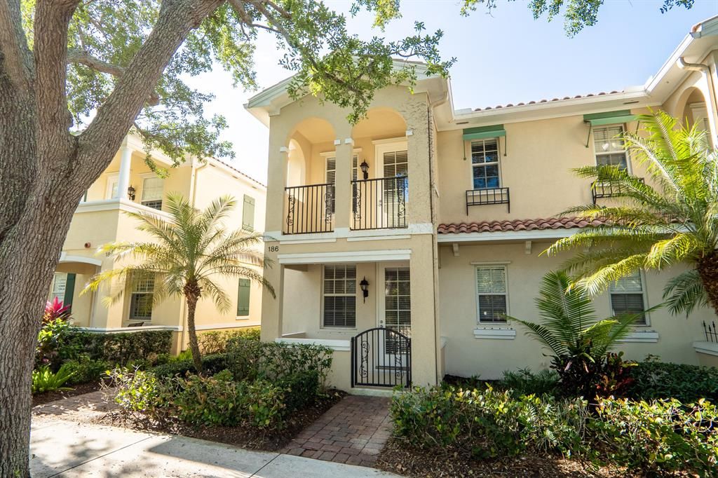 Photo of 186 Soriano Drive, Jupiter, FL 33458 (MLS # R10881432)