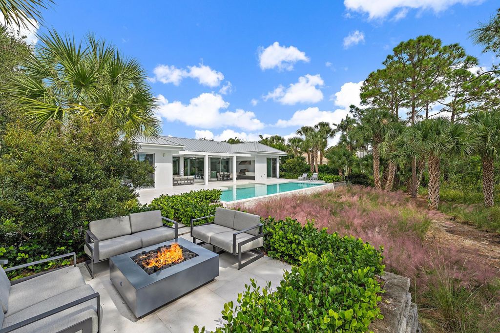 Photo of 13421 Sabal Chase, Palm Beach Gardens, FL 33418 (MLS # R11137857)