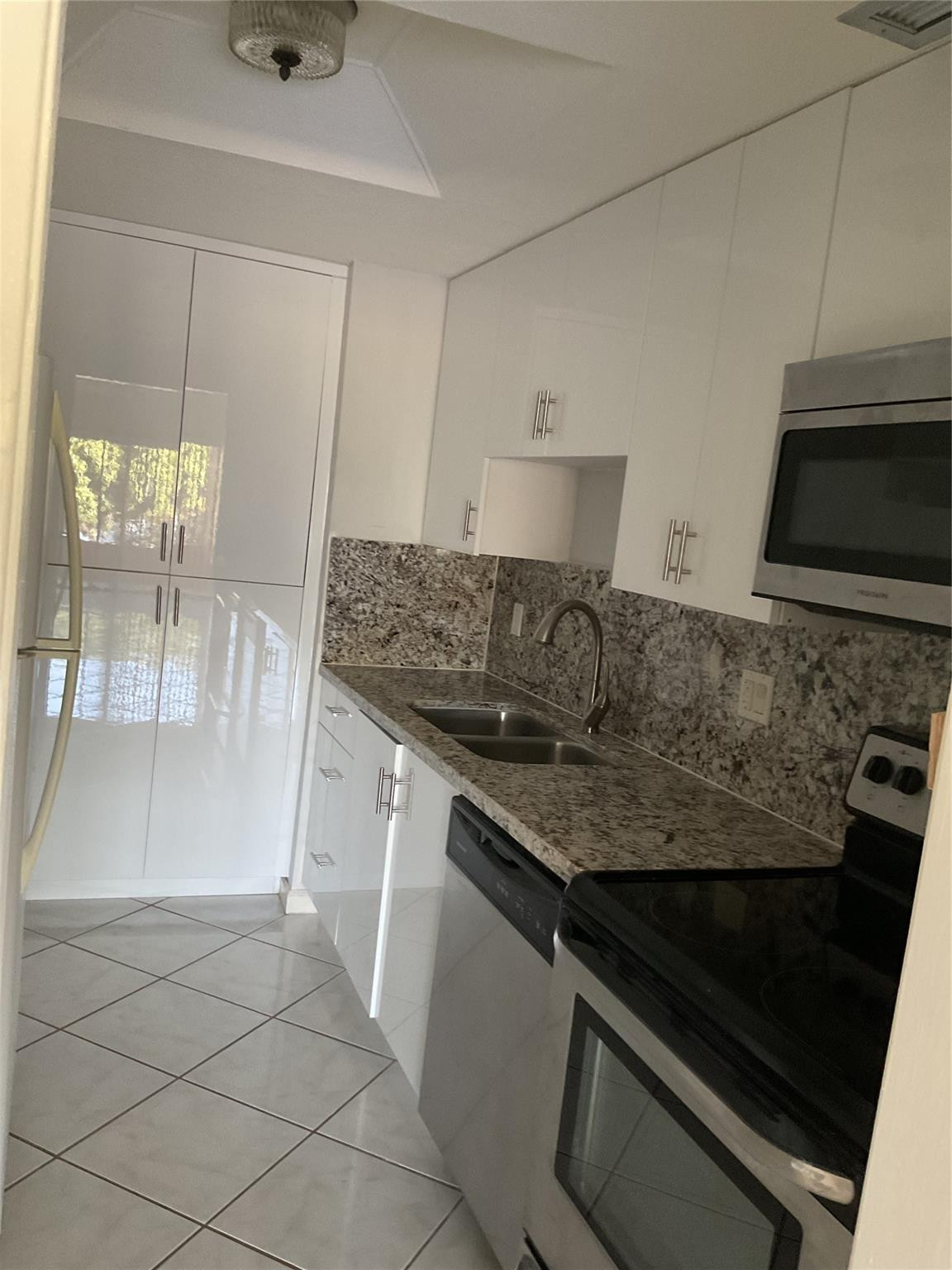 Inverrary House - Residential Lease