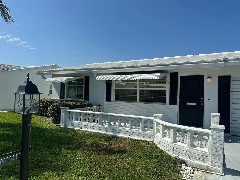 Photo of 515 SW 19th Street, Boynton Beach, FL 33426 (MLS # R11066696)