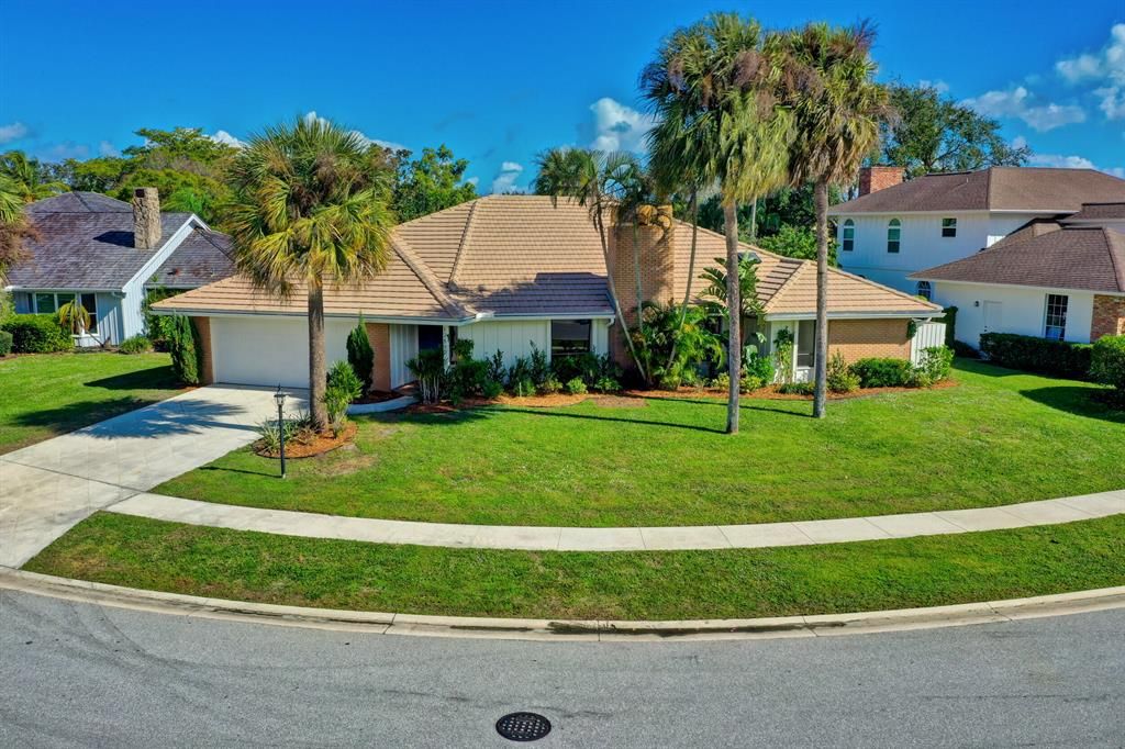 Photo of 12890 La Rochelle Circle, Palm Beach Gardens, FL 33410 (MLS # R10855487)