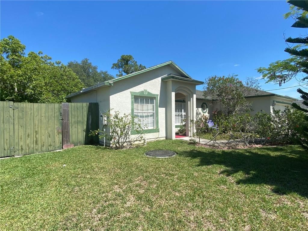 Photo of 2558 SW Aberdeen St, Port Saint Lucie, FL 34953 (MLS # F10333029)