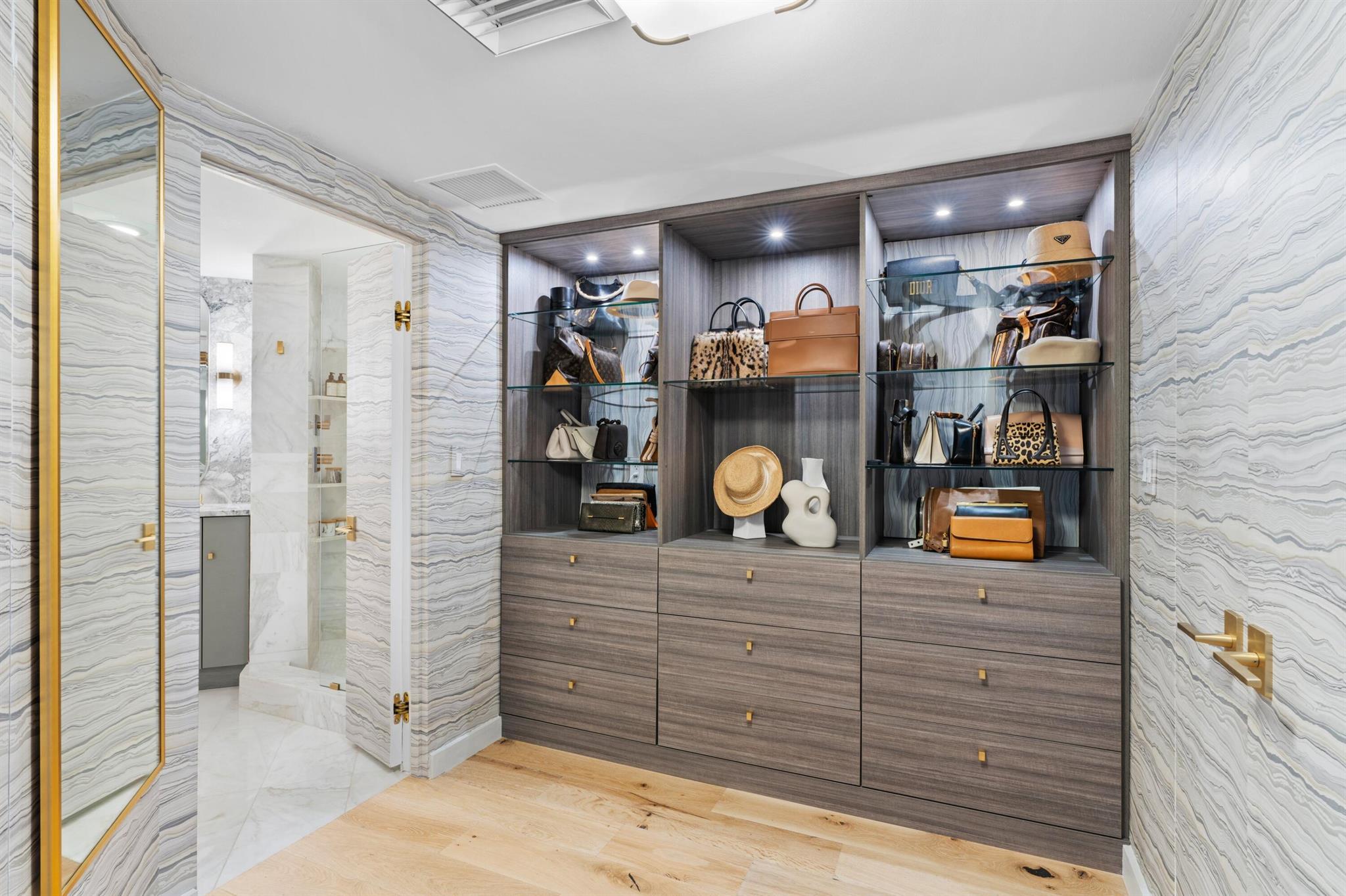 PALM BEACH HAMPTON CONDO - Residential