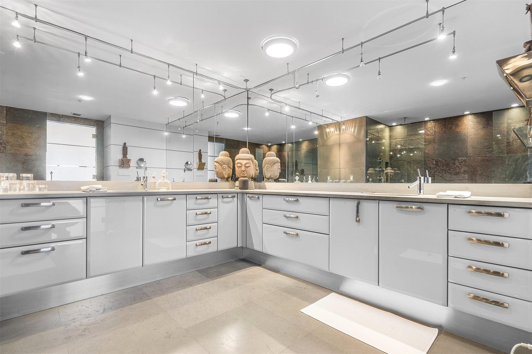 Fort Lauderdale, Florida, 33304, United States, 3 Bedrooms Bedrooms, ,4 BathroomsBathrooms,Residential,Active,1943730