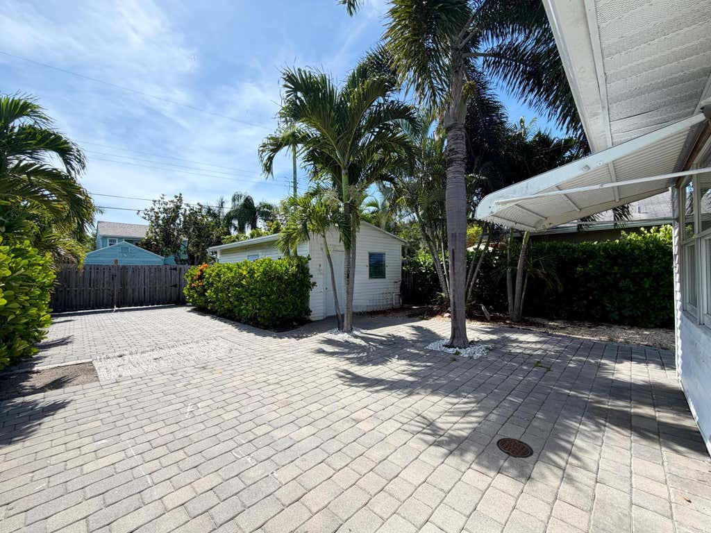 Photo of 528 N J Street, Lake Worth Beach, FL 33460 (MLS # B26065272)