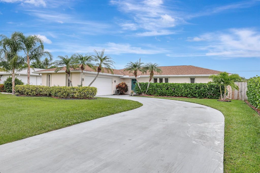 Photo of 2225 SE Gaslight Street, Port Saint Lucie, FL 34952 (MLS # R10947577)