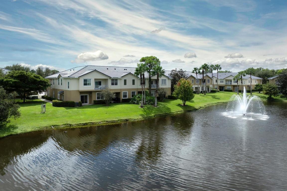 1561 SE Hampshire Way 104