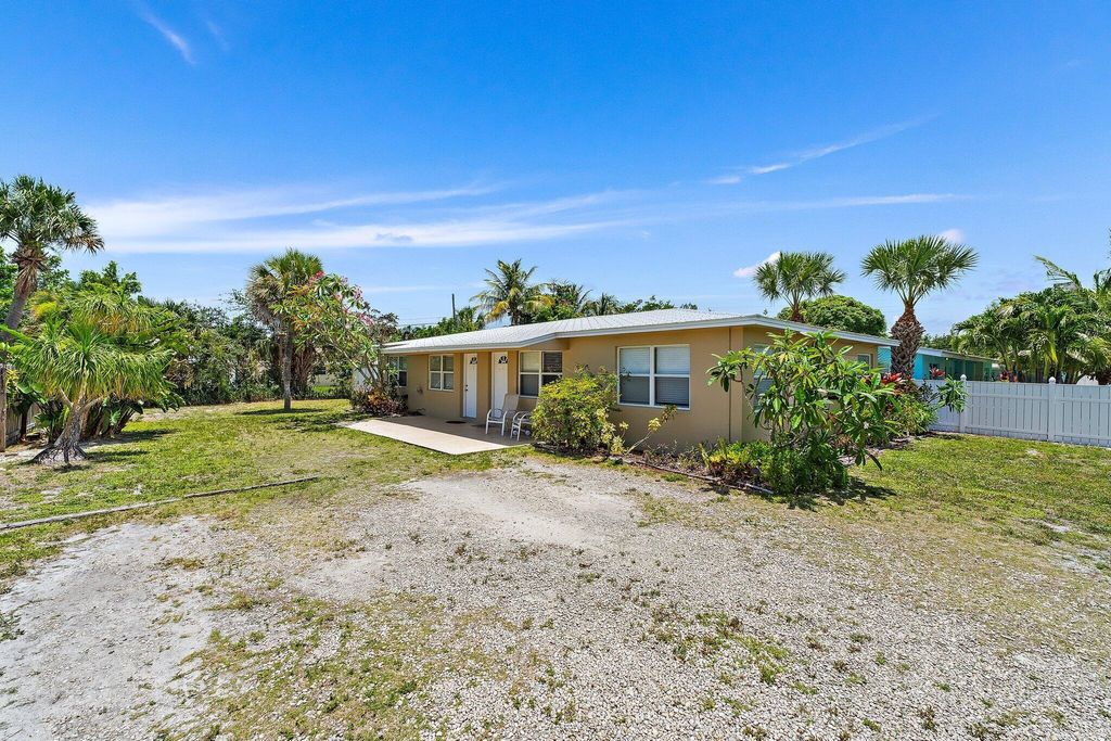 Photo of 19147 SE Hillcrest Drive #B, Jupiter, FL 33469 (MLS # R11103898)