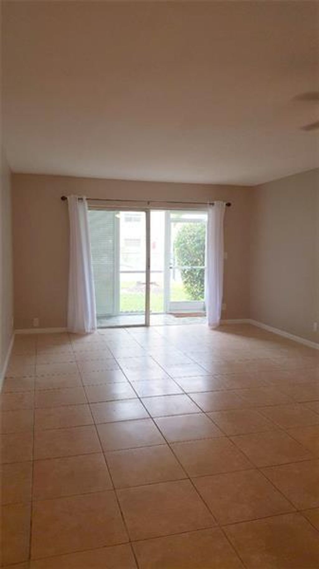 Photo of 218 NE 12th Ave #105, Hallandale Beach, FL 33009 (MLS # F10387265)