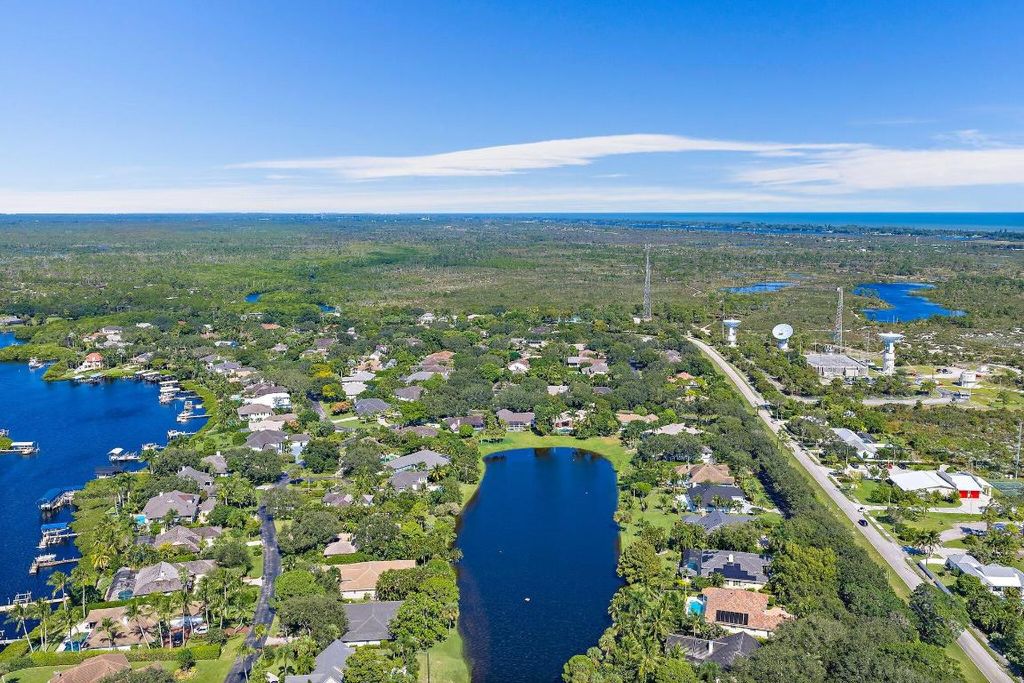 Photo of 18440 SE Lakeside Drive, Jupiter, FL 33469 (MLS # R11136603)