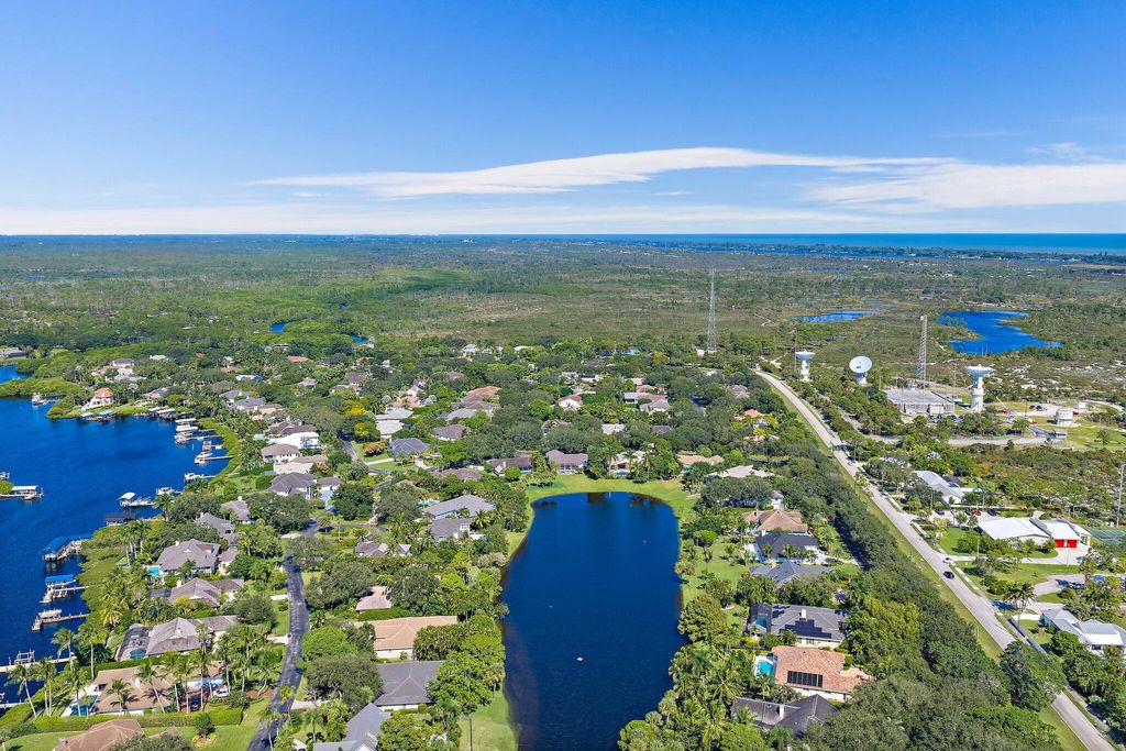 Photo of 18440 SE Lakeside Drive, Jupiter, FL 33469 (MLS # R11136603)