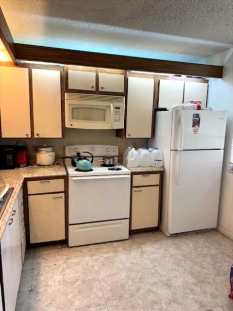 WHITEHALL CONDO OF THE LA - Residential