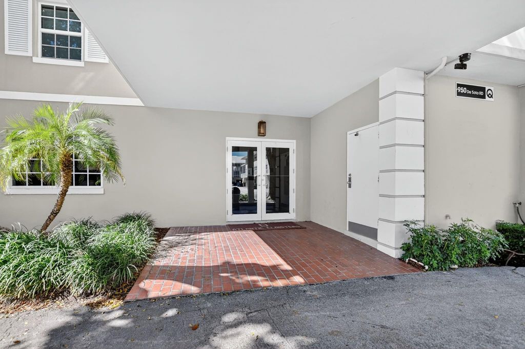 Photo of 950 De Soto Road #5-A, Boca Raton, FL 33432 (MLS # F10533732)