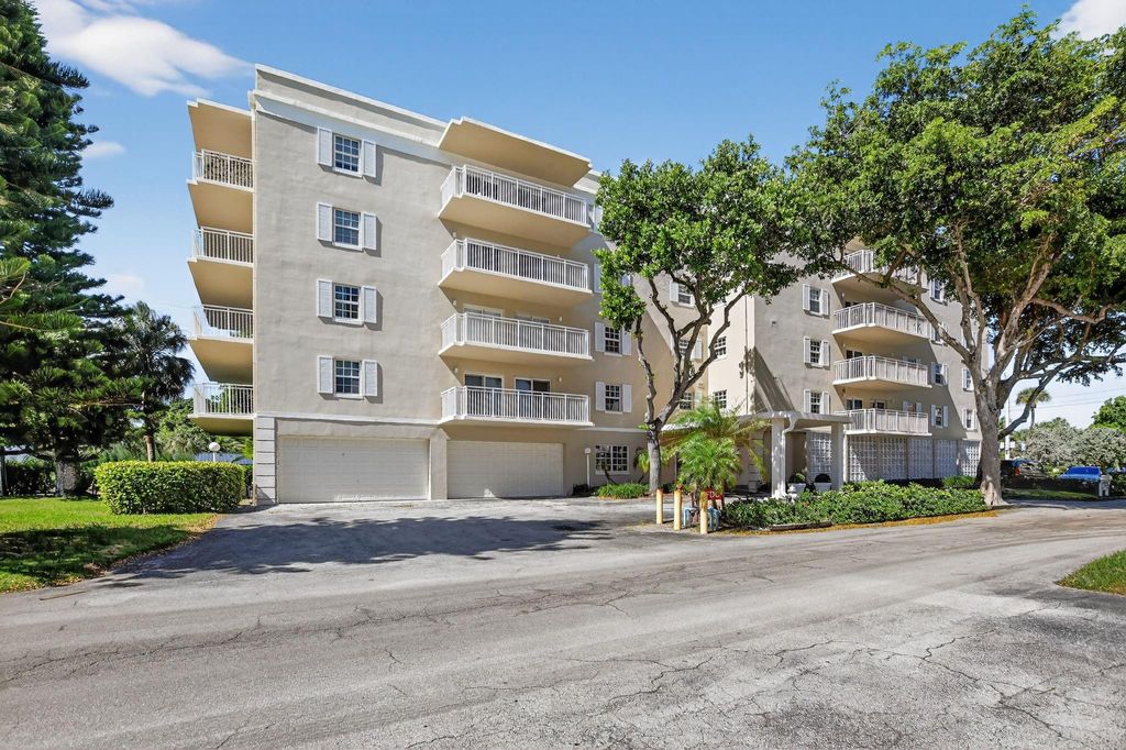 Photo of 950 De Soto Road #5-A, Boca Raton, FL 33432 (MLS # F10533732)