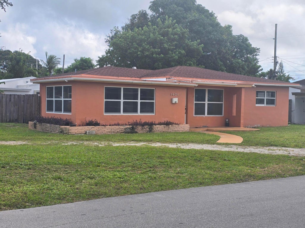 Photo of 1401 S 23RD Avenue, Hollywood, FL 33020 (MLS # B26093857)