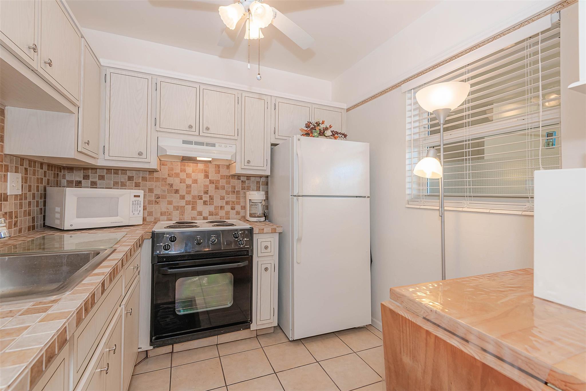 4411 NW 16th St 305