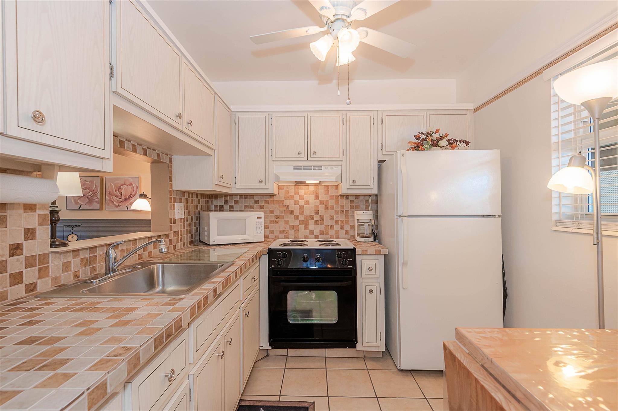 4411 NW 16th St 305