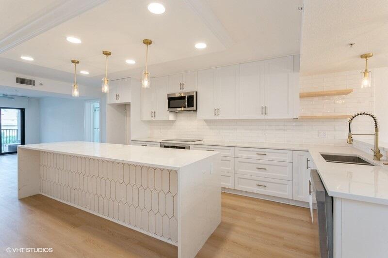 601 Seafarer Circle 101, Jupiter, FL, 33477/$565,000 4 601 Seafarer Circle 101