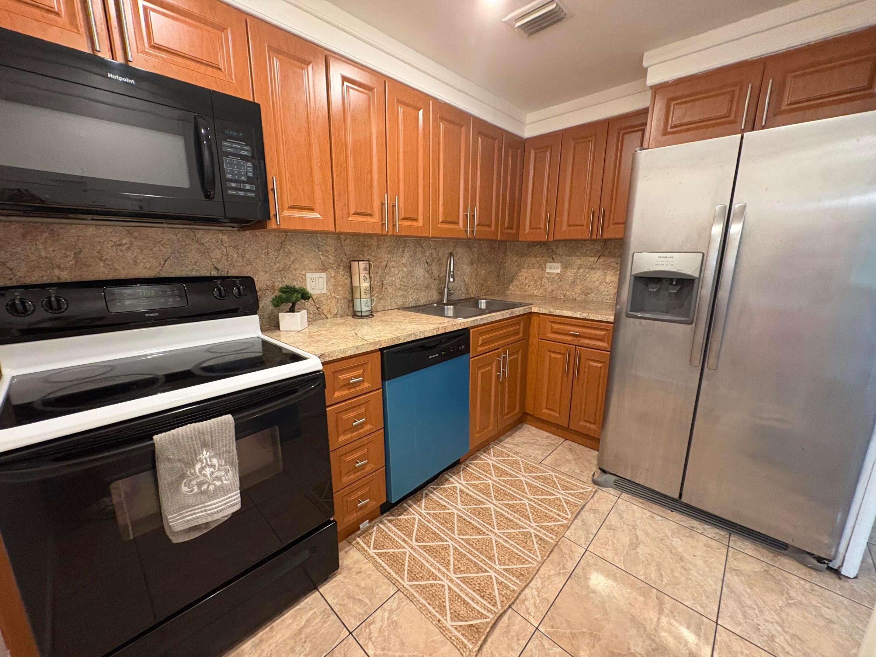 3710 INVERRARY Drive 2G