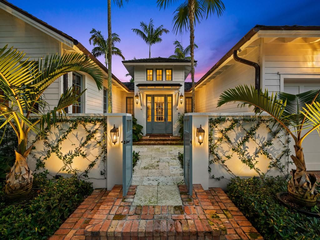 Photo of 1102 N Vista Del Mar Drive, Delray Beach, FL 33483 (MLS # R11151130)