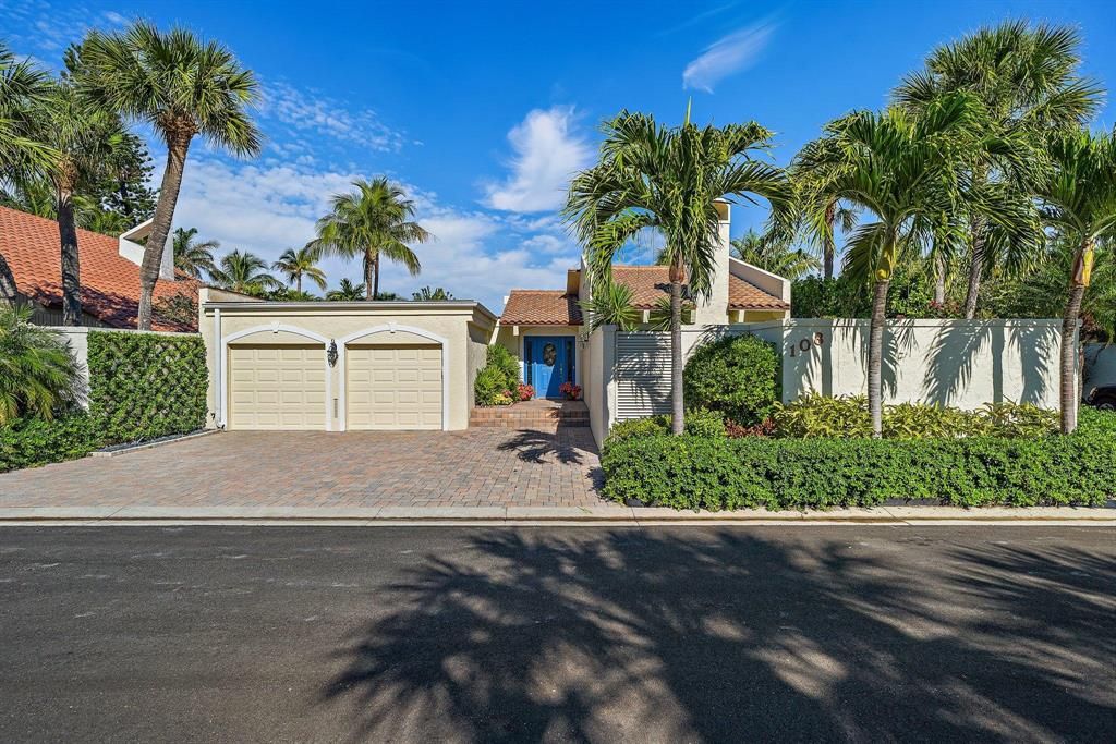 Photo of 108 W Spearfish Lane Ln, Jupiter, FL 33477 (MLS # R10685069)