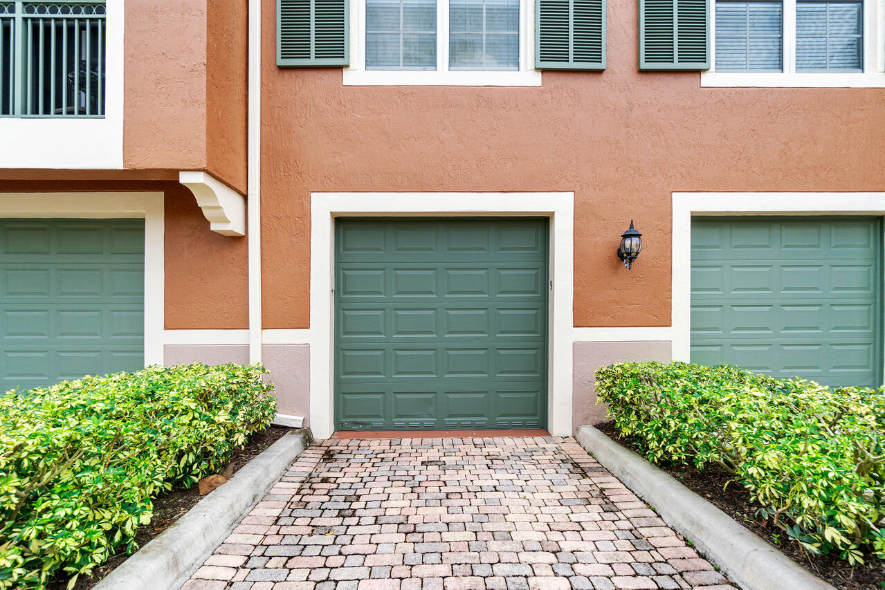 ST ANDREWS AT POLO CLUB CONDO - Residential Lease