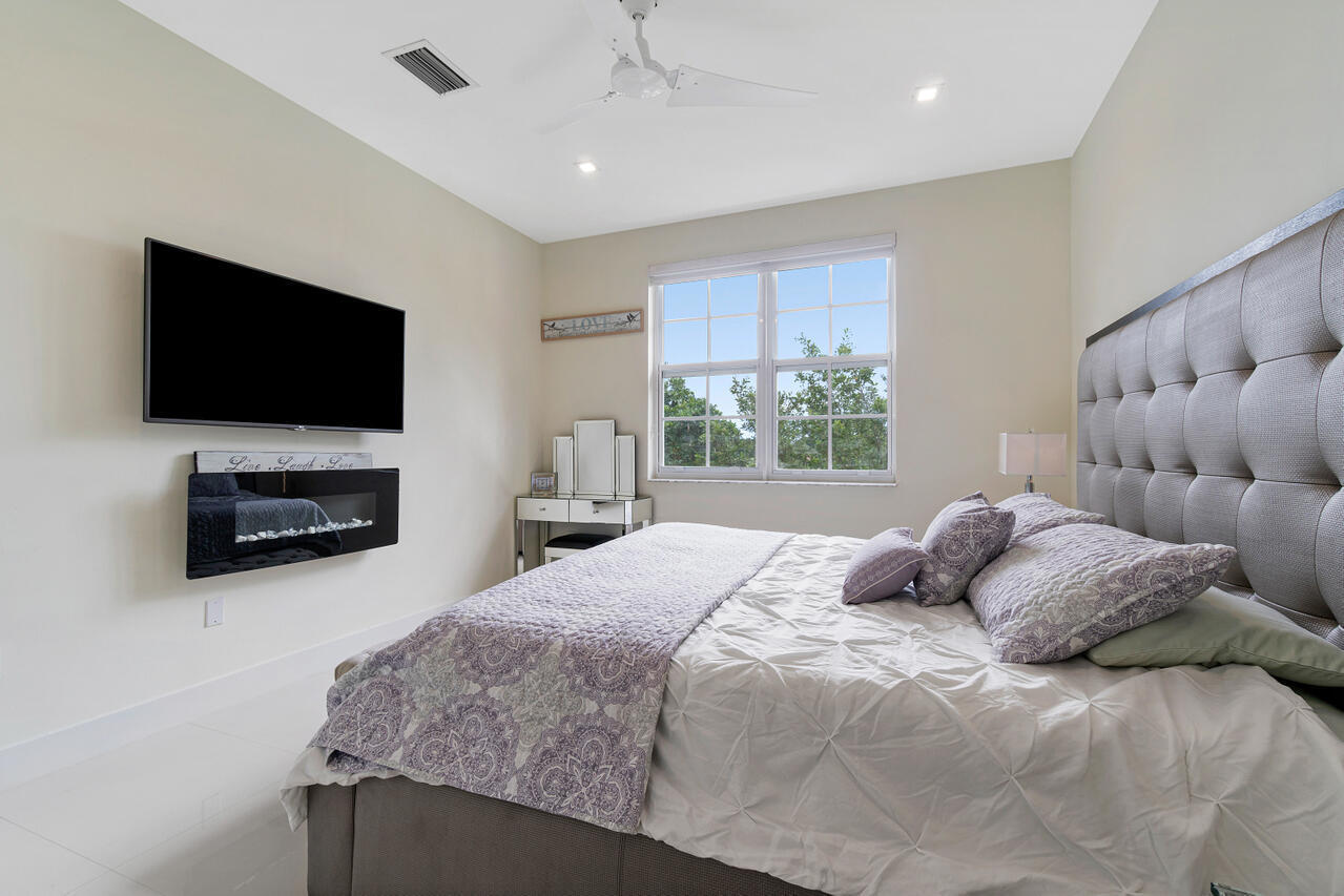 ST ANDREWS AT POLO CLUB CONDO - Residential Lease