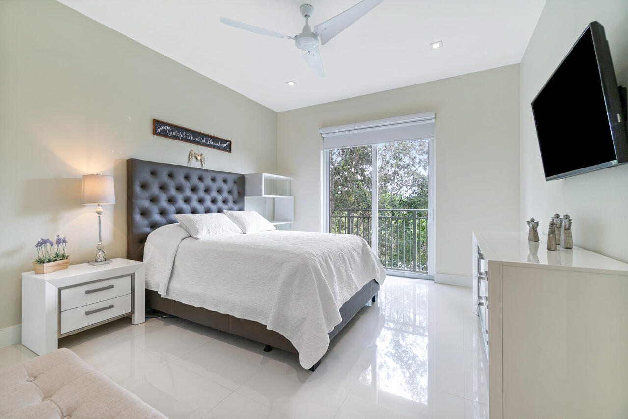 ST ANDREWS AT POLO CLUB CONDO - Residential Lease
