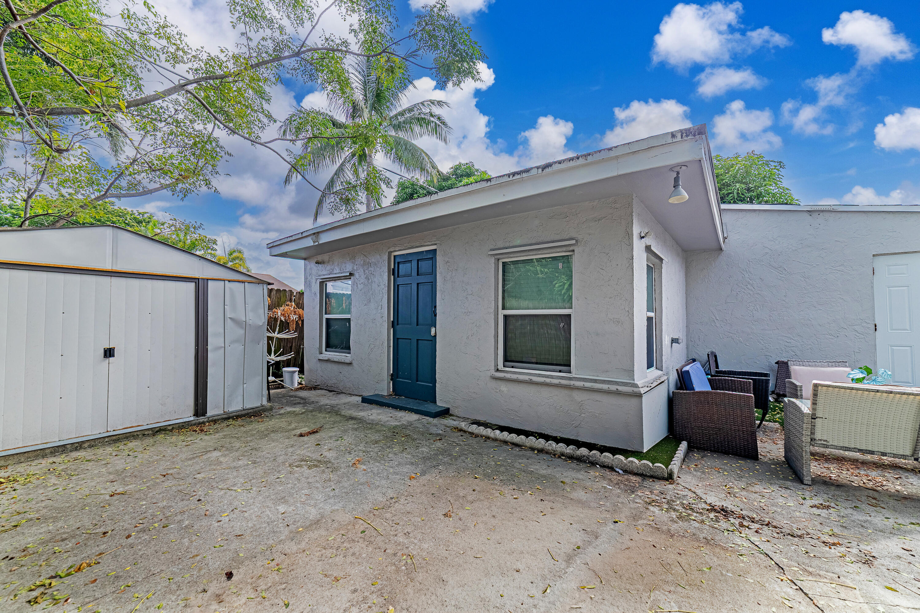 COLONIAL ESTATES - Residential Income