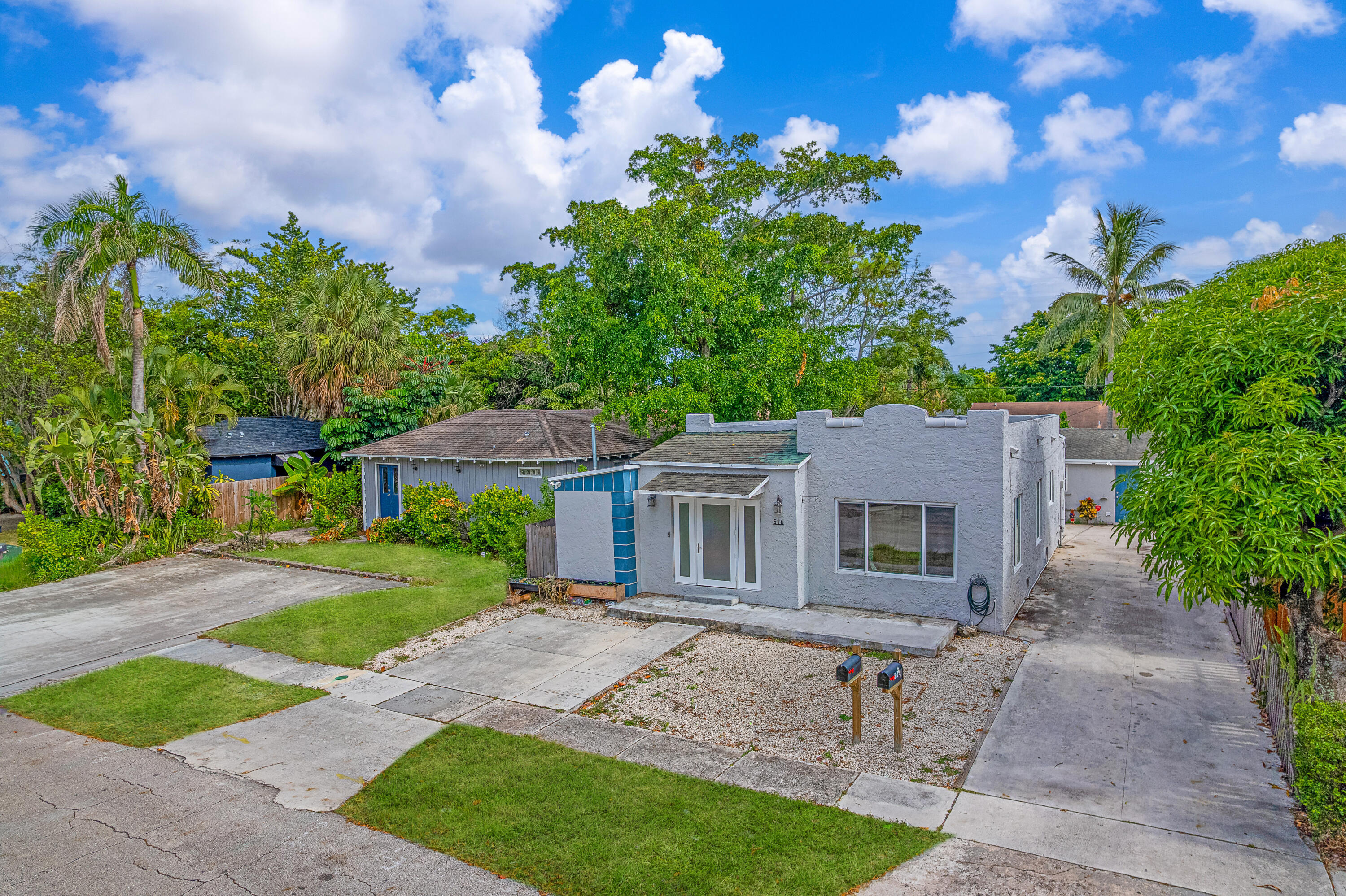 COLONIAL ESTATES - Residential Income