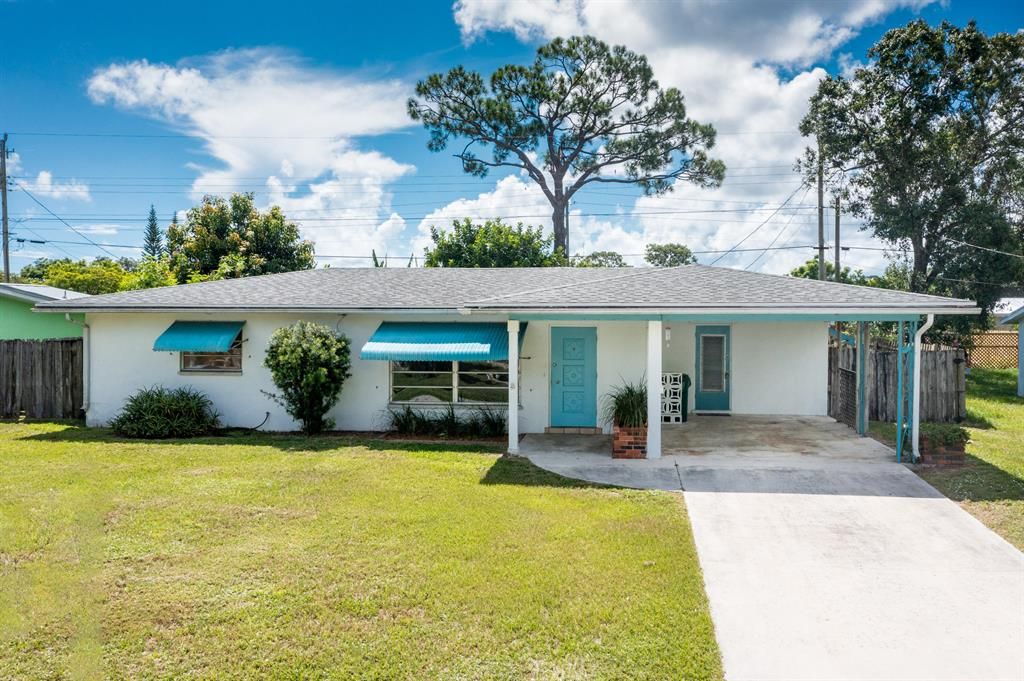 Photo of 325 Shady Lane Ln, Port Saint Lucie, FL 34952 (MLS # R10822333)