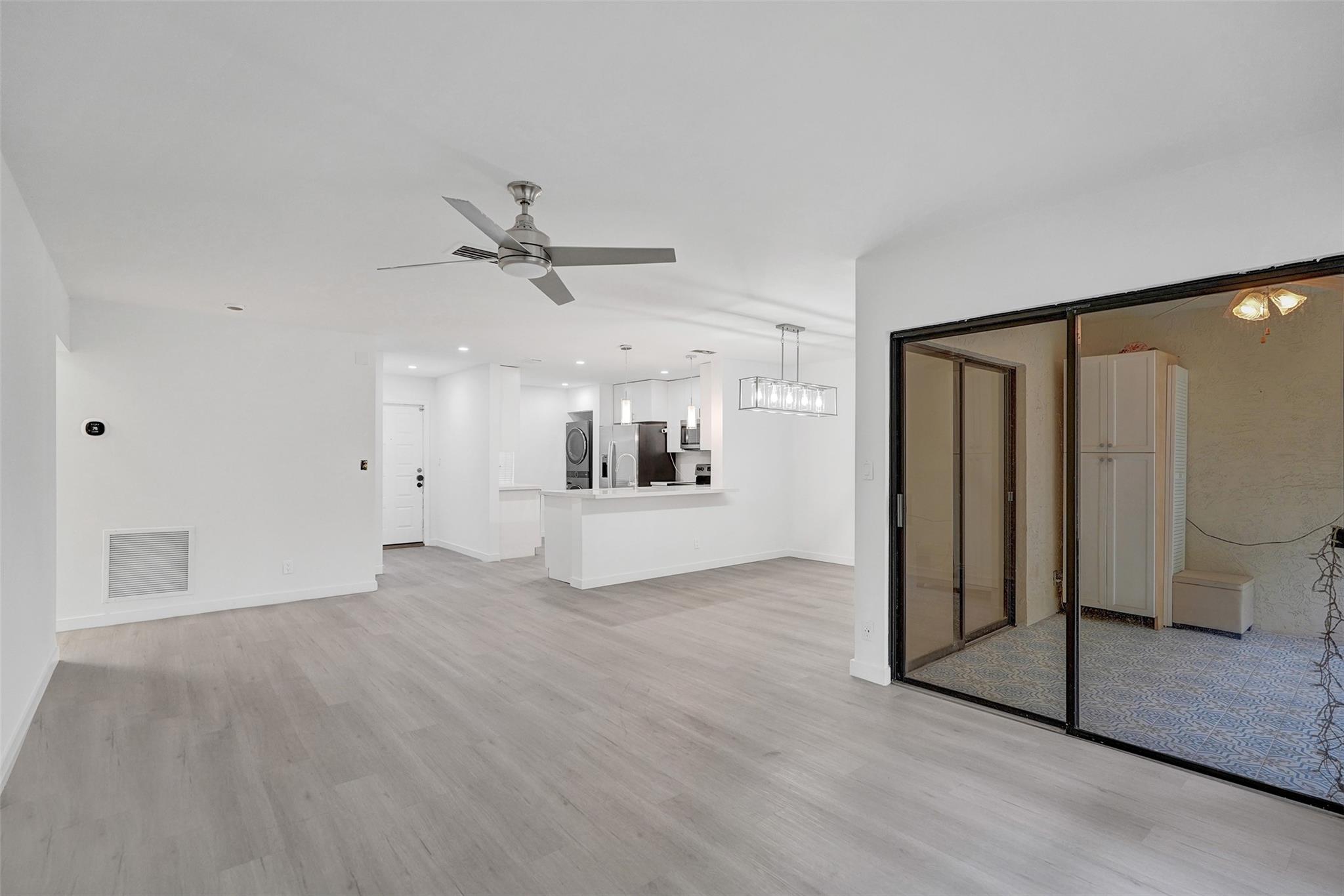 4407 NW 20th St 450