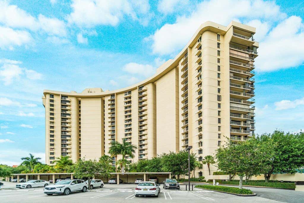 Photo of 2450 PRESIDENTIAL Way #1606, West Palm Beach, FL 33401 (MLS # B26063403)