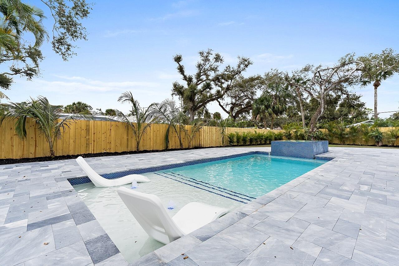 CENTRAL BEACH - Residential