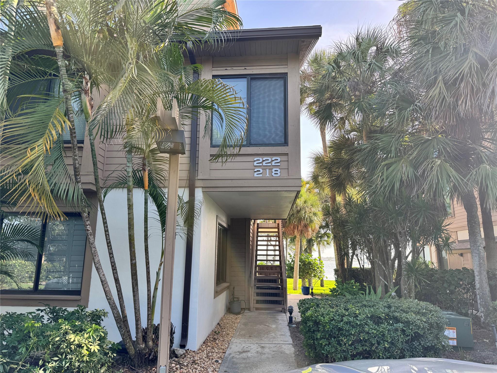 218 NE Edgewater Dr 218