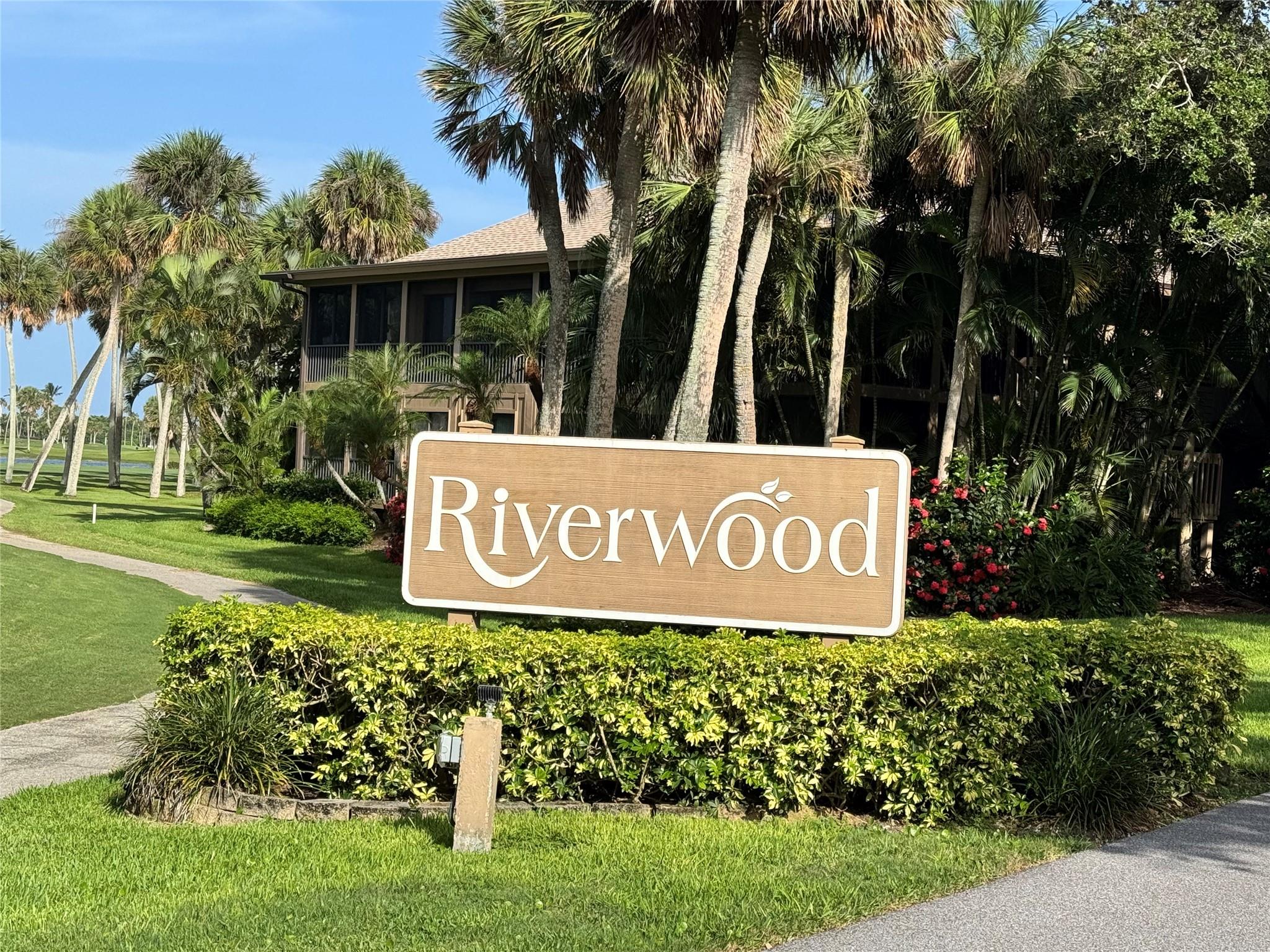218 NE Edgewater Dr 218