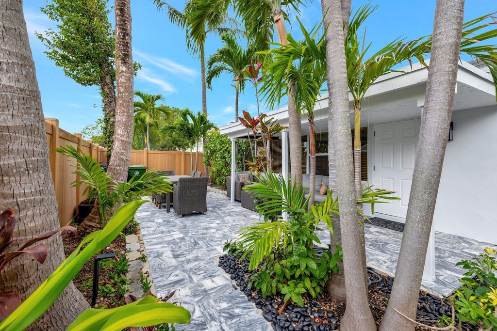 Photo of 1215 NE 14th Avenue, Fort Lauderdale, FL 33304 (MLS # R11080082)