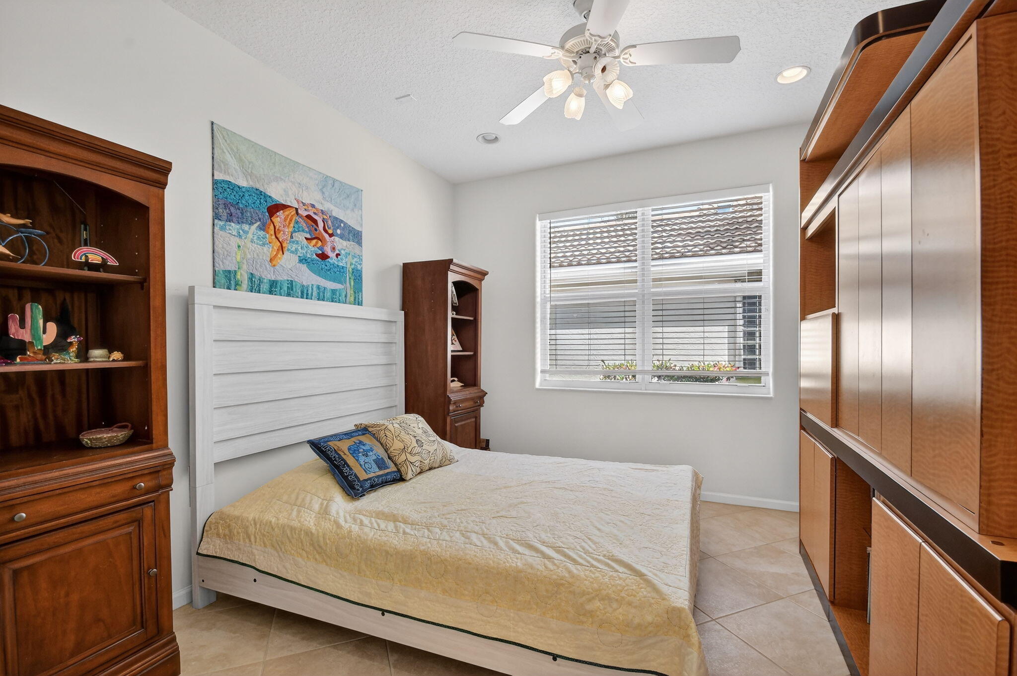 VALENCIA FALLS - Residential