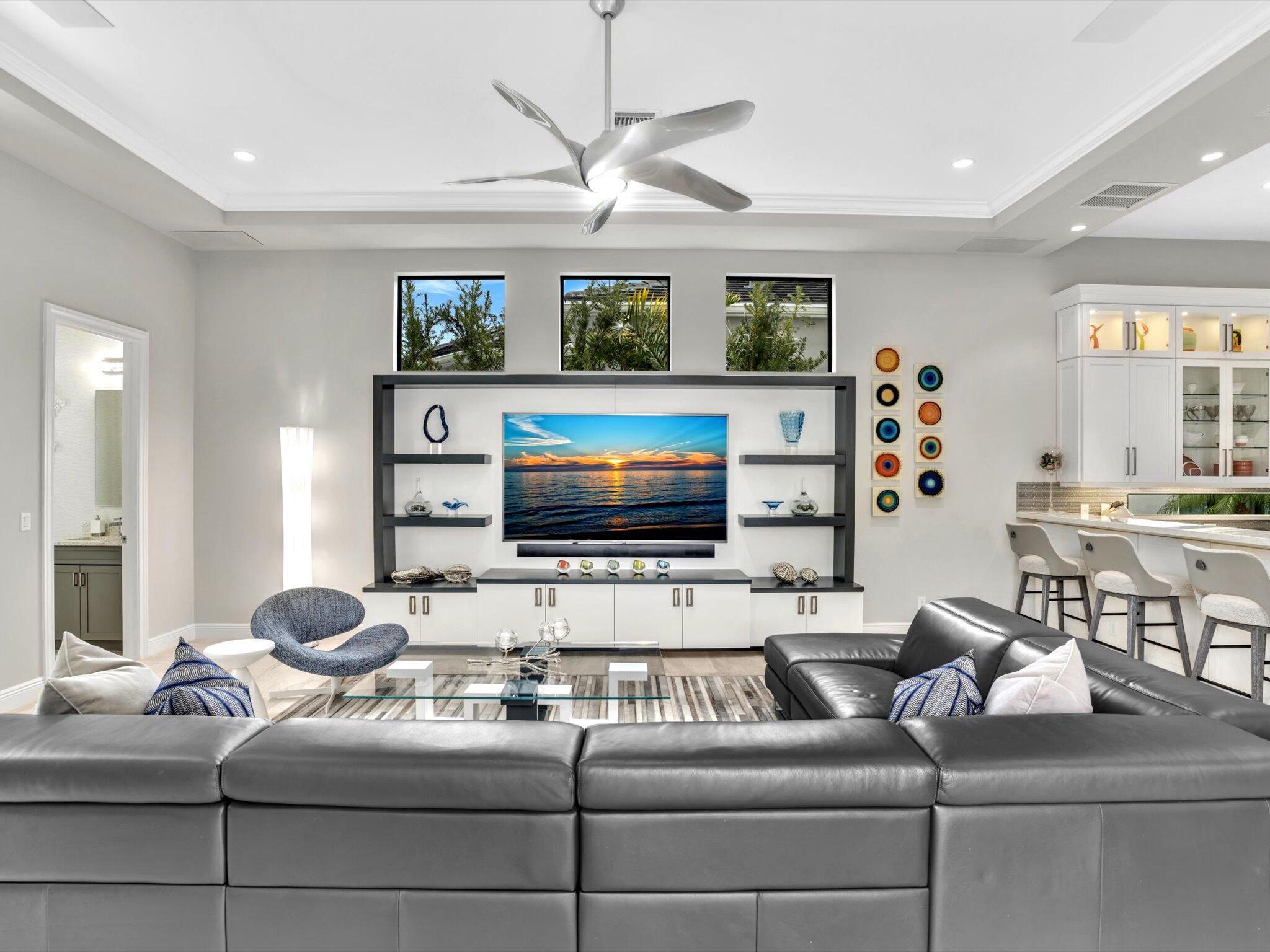 ROYAL PALM POLO - Residential