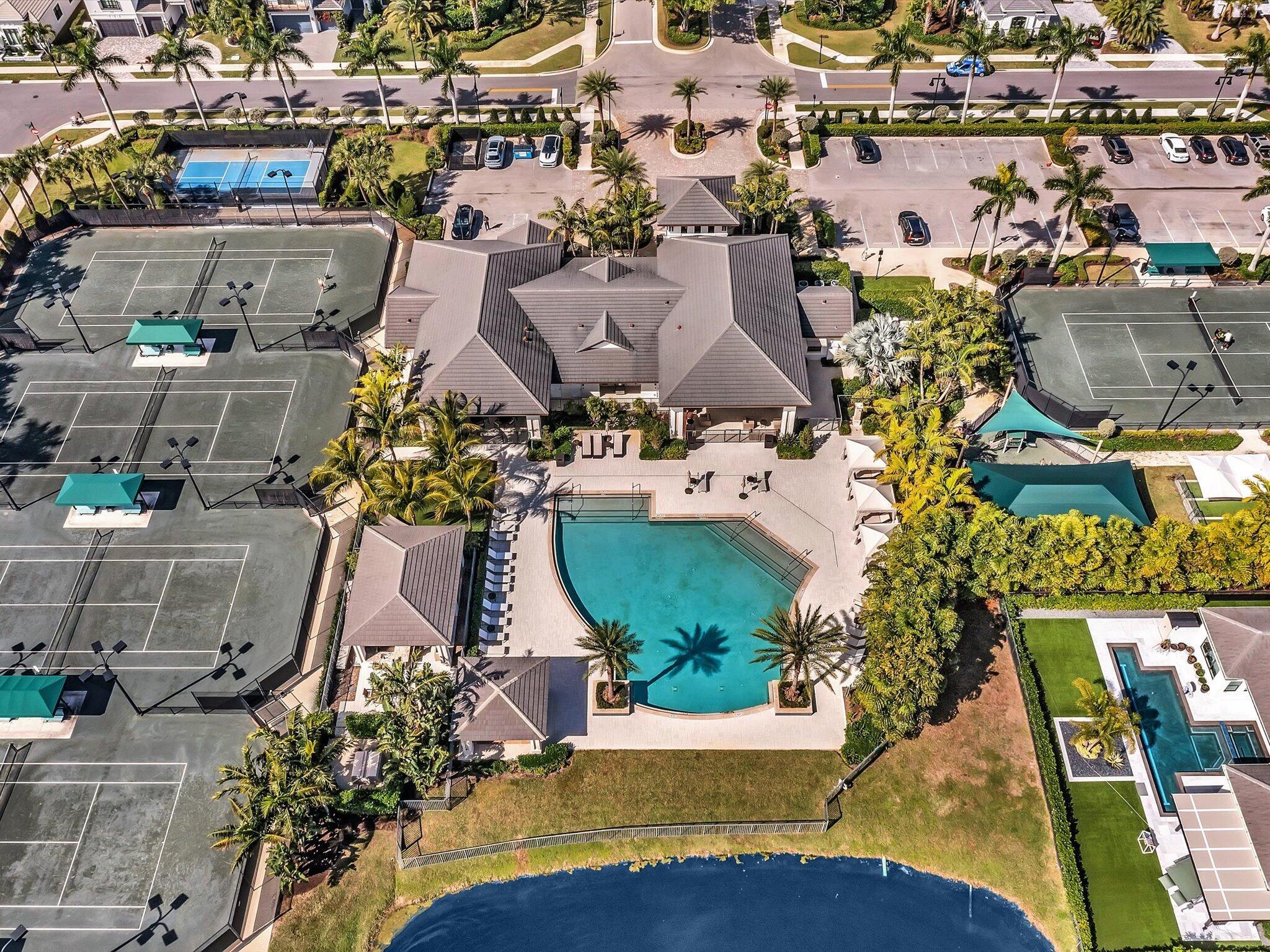 ROYAL PALM POLO - Residential